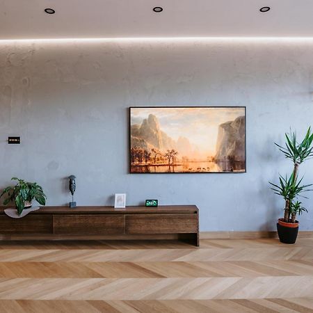Minimalist Design Penthouse - Kosice Old Town Apartment ภายนอก รูปภาพ