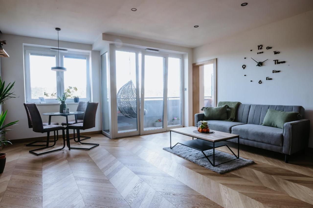 Minimalist Design Penthouse - Kosice Old Town Apartment ภายนอก รูปภาพ