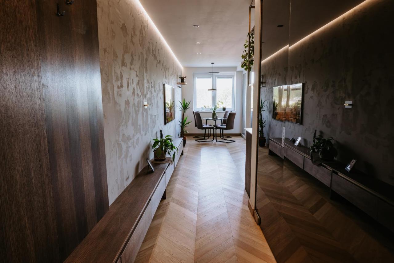 Minimalist Design Penthouse - Kosice Old Town Apartment ภายนอก รูปภาพ
