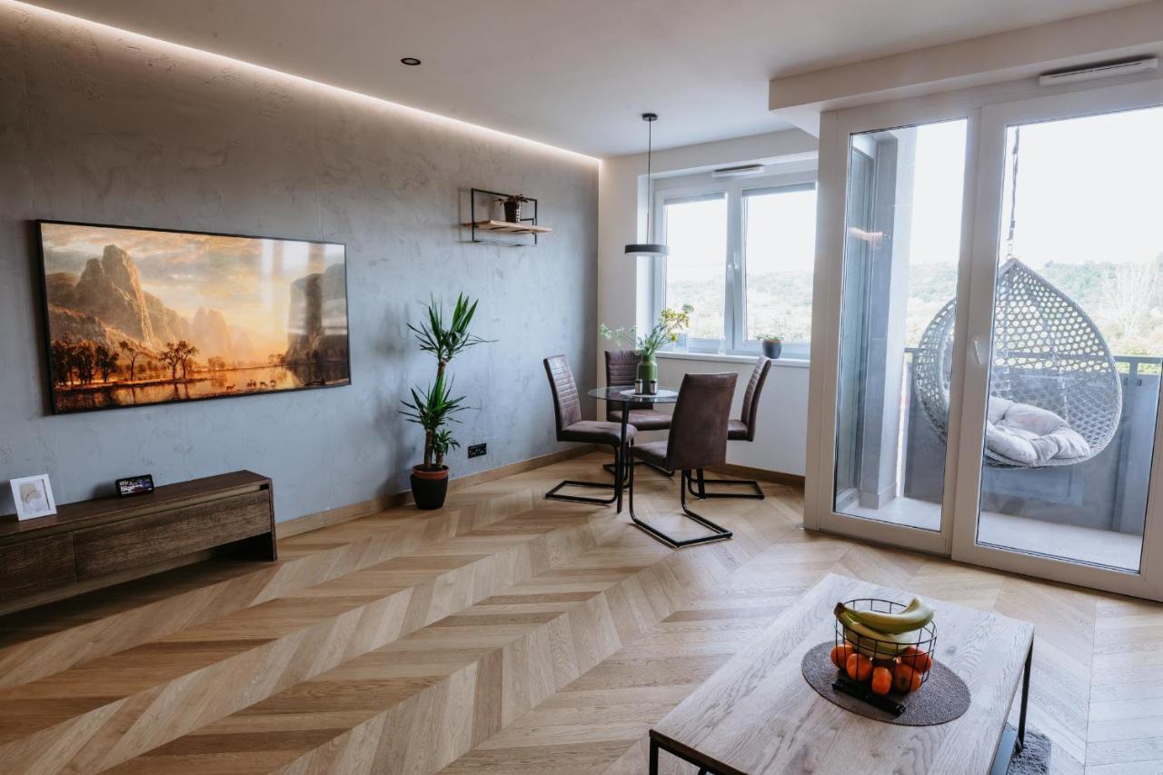 Minimalist Design Penthouse - Kosice Old Town Apartment ภายนอก รูปภาพ